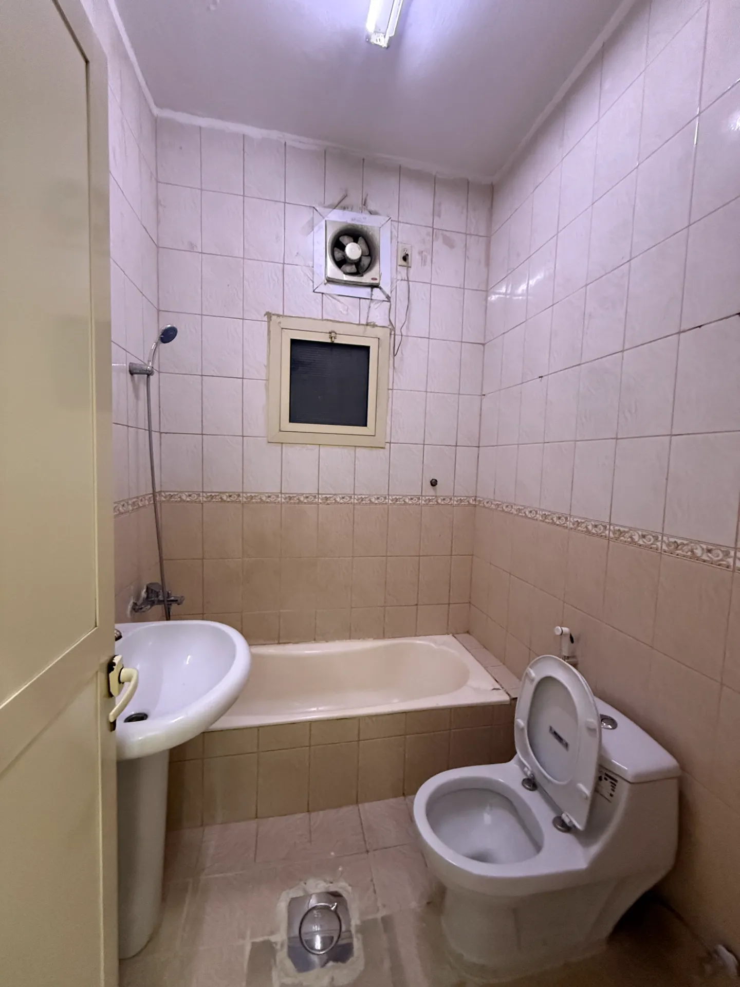 Spacious 2BR Apartment | First Floor | Park Nearby | Excellent Tile Condition | Best Price thumbnail 7