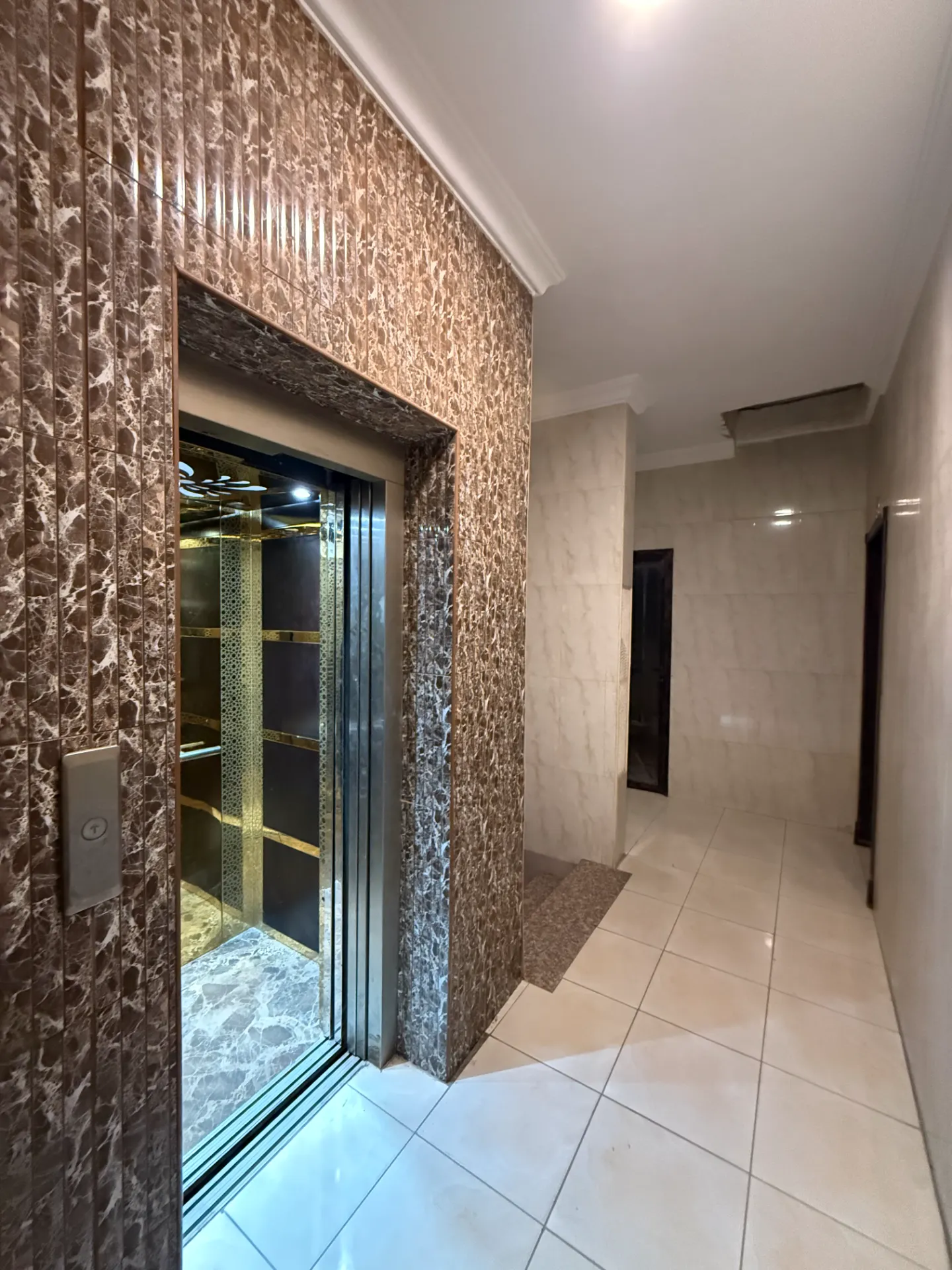 Spacious 1BR Rooftop Apartment – Janubiyah, Al Khobar | 12,000 SAR | Property ID 45 thumbnail 1