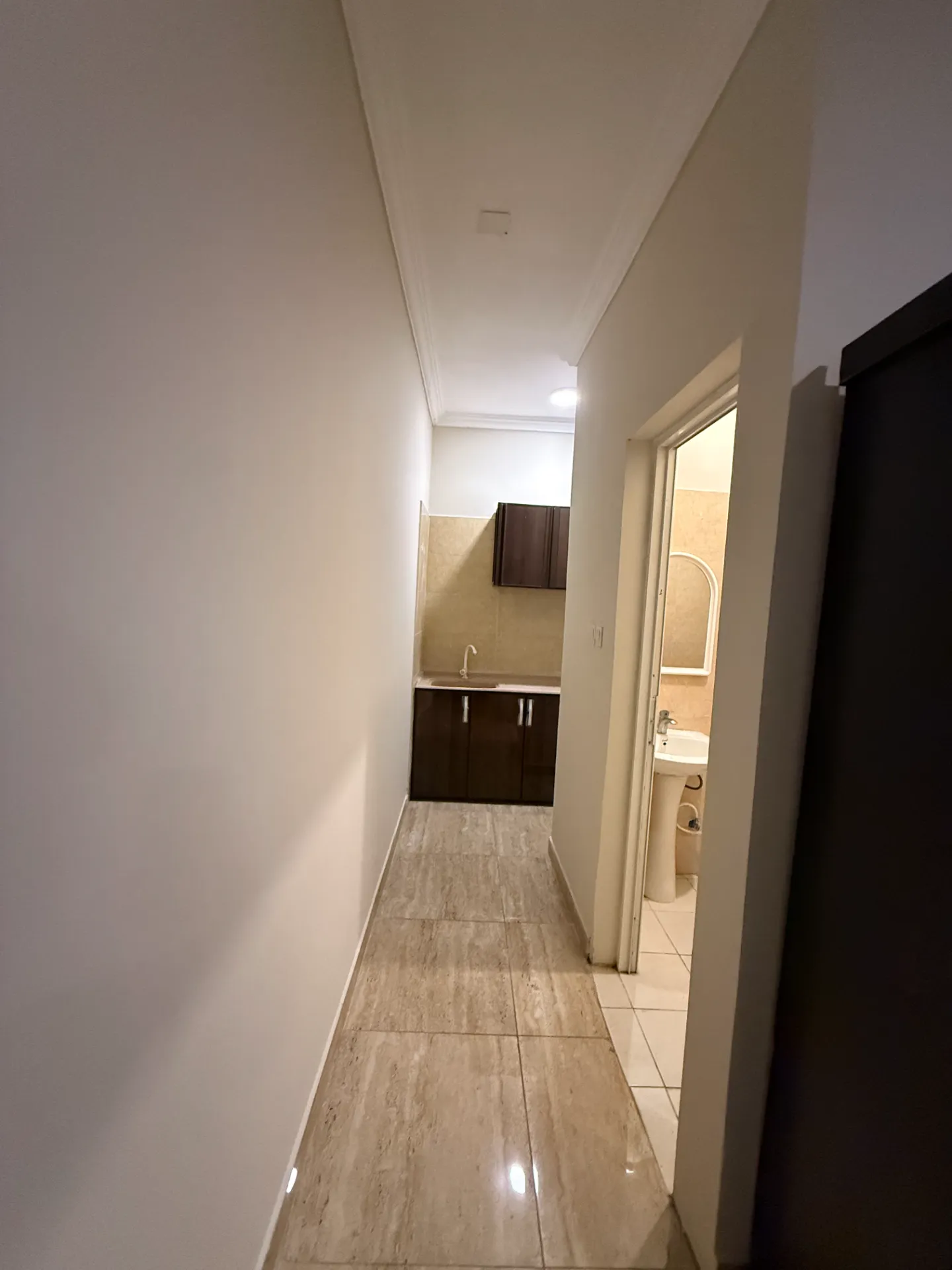 Furnished Studio Apartment (Daily Rent) – Thuqbah, Al Khobar | 100 SAR/Day | Property ID 46 thumbnail 4