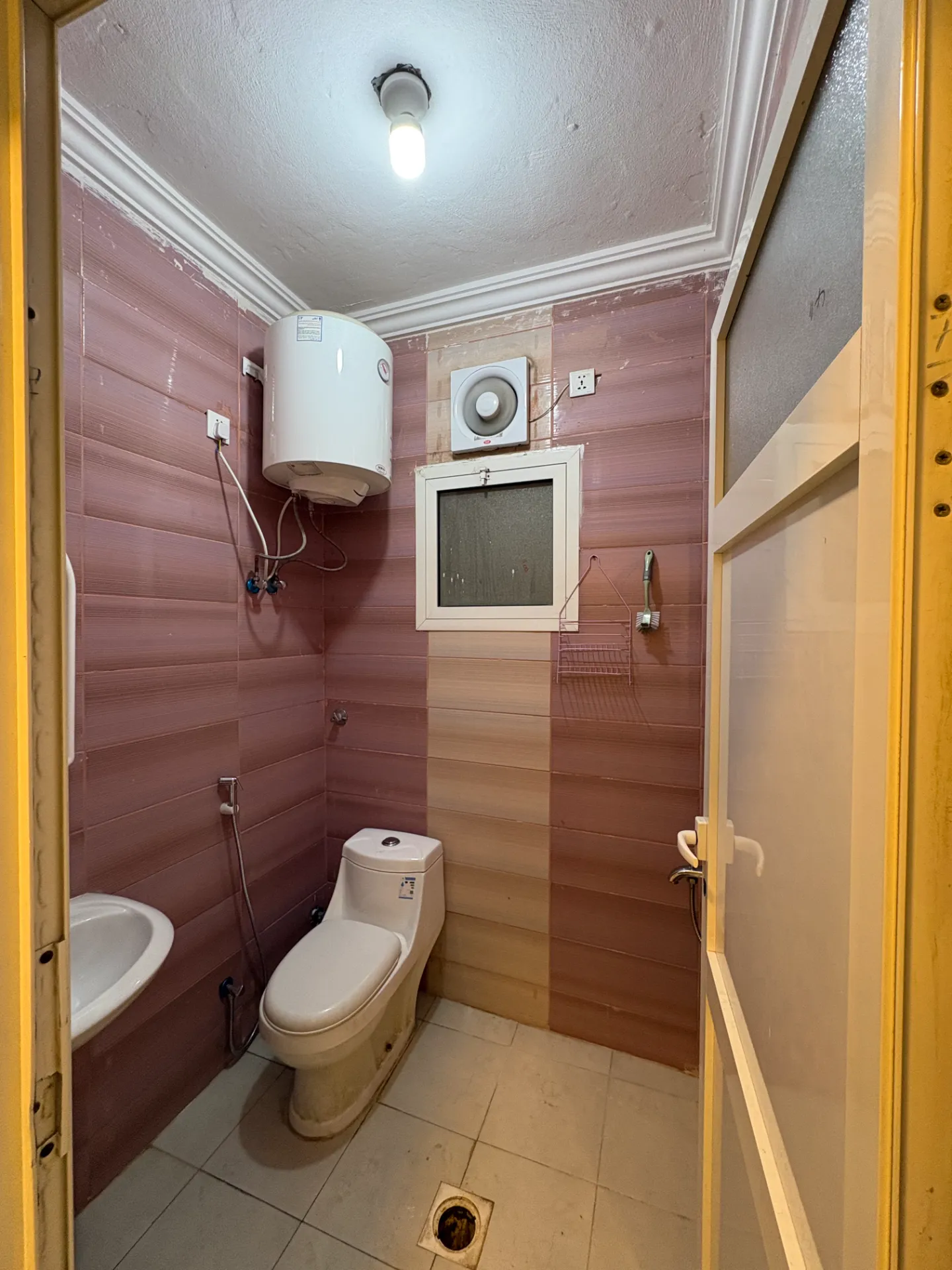 Comfortable Semi-Furnished 1BR Apartment – Janubiyah, Al Khobar | 1,500 SAR | Property ID 55 thumbnail 5