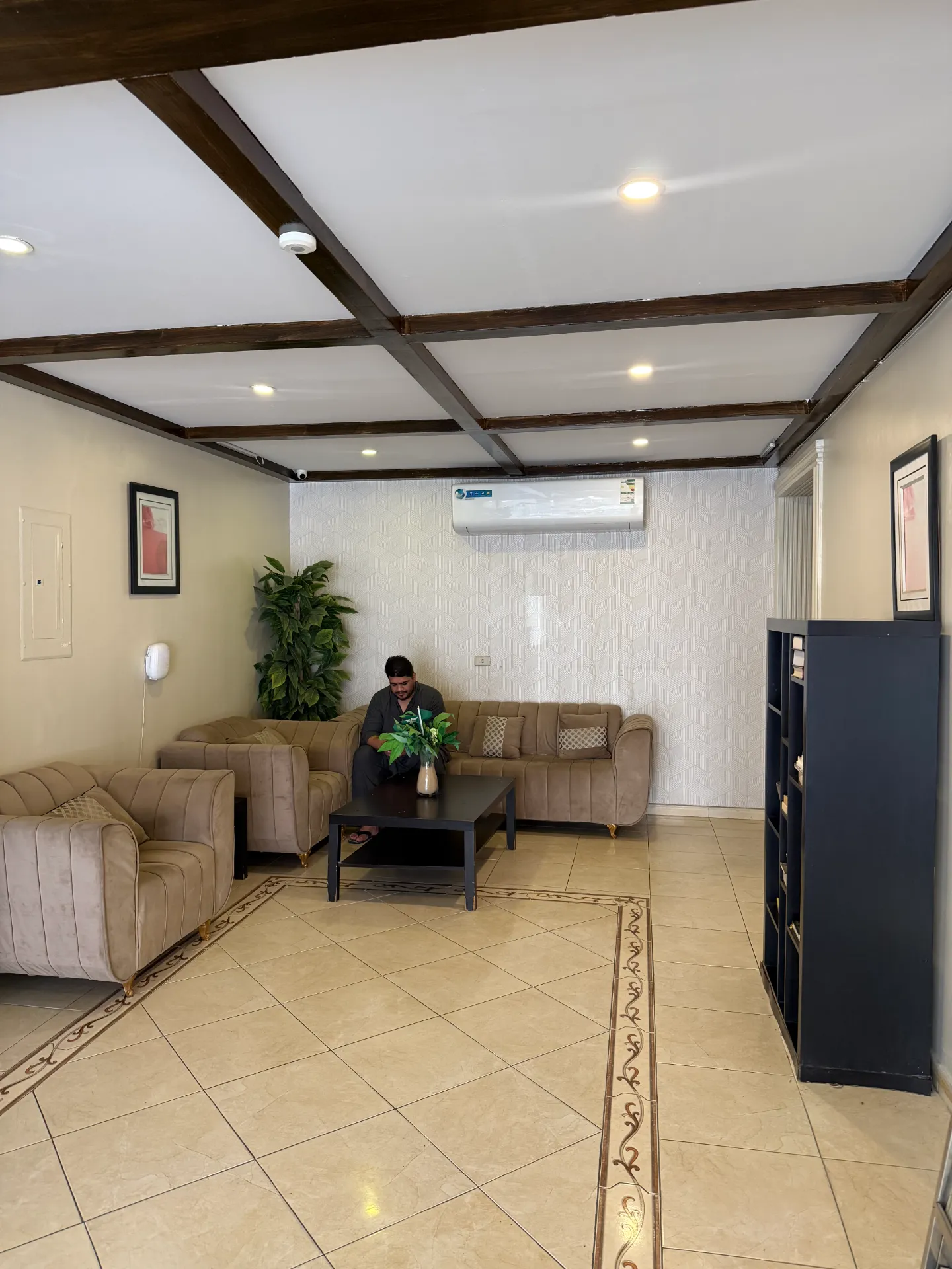 🏡 Fully Furnished 2BR Apartment | Family Building | Elevator | Ground Floor | External | Al-Thuqbah – Al Khobar | 24,000 SAR/Year | Property ID 136 thumbnail 9