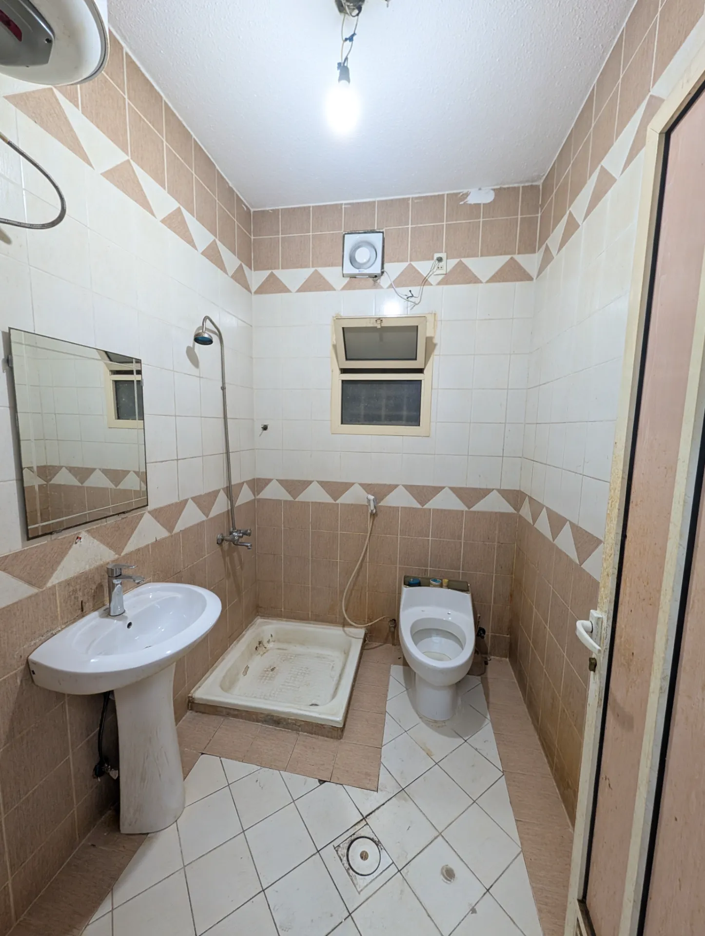 🏡 2BR Apartment | Bachelor Building | Elevator Not Available | First Floor | Internal | Al-Thuqbah – Al Khobar | Monthly Rent: 1,300 SAR thumbnail 4