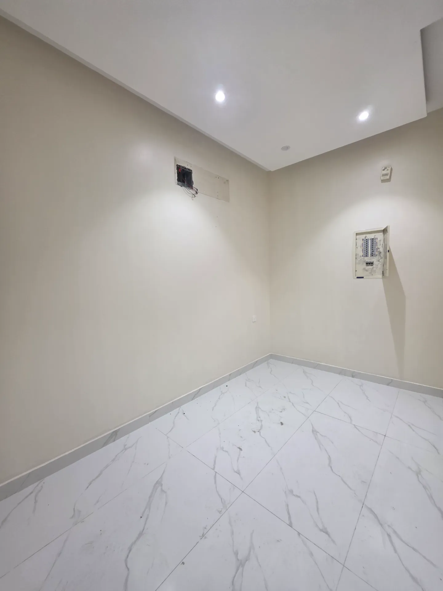 🏡 Property ID: 155 | 2BR Apartment | Family & Bachelor Building | Elevator Not Available | Two Split AC Units | First Floor | External | Al-Thuqbah – Al Khobar | thumbnail 3