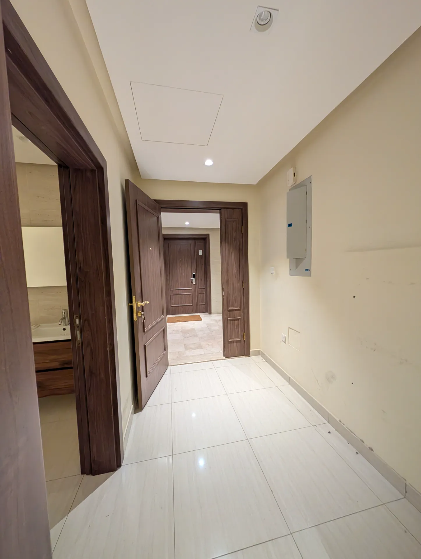 🏡 4-Bedroom Apartment | Family Building | Elevator Available | Central AC Installed | First Floor | Dhahran | SAR 4,167/Monthly thumbnail 5
