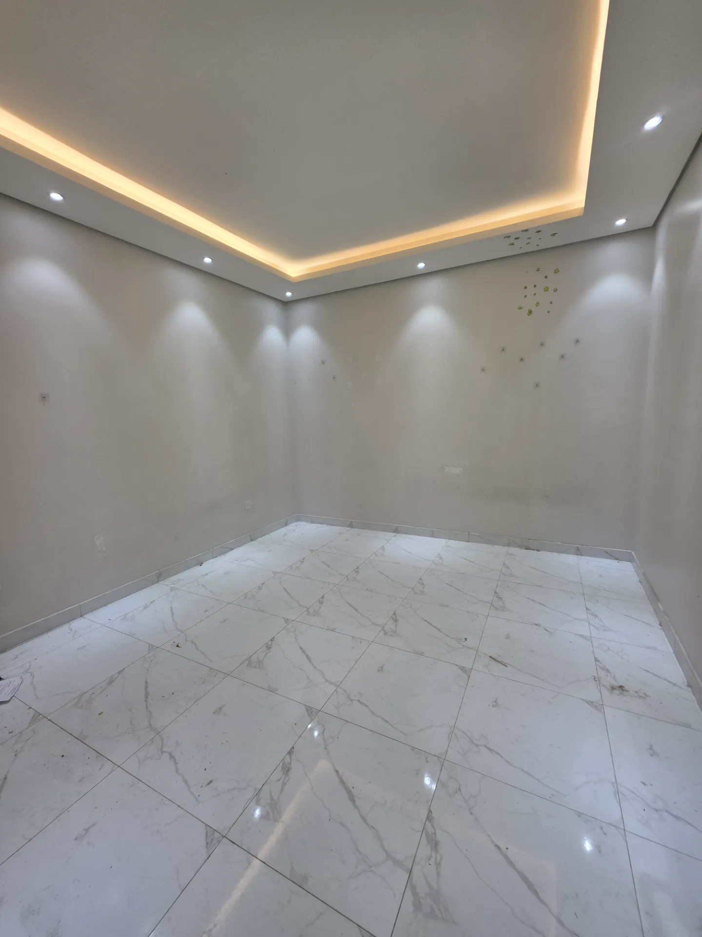 🏡 2-Bedroom Apartment | Family Building | Elevator Not Available | 3 Split AC Units Installed | First Floor | Al Khobar