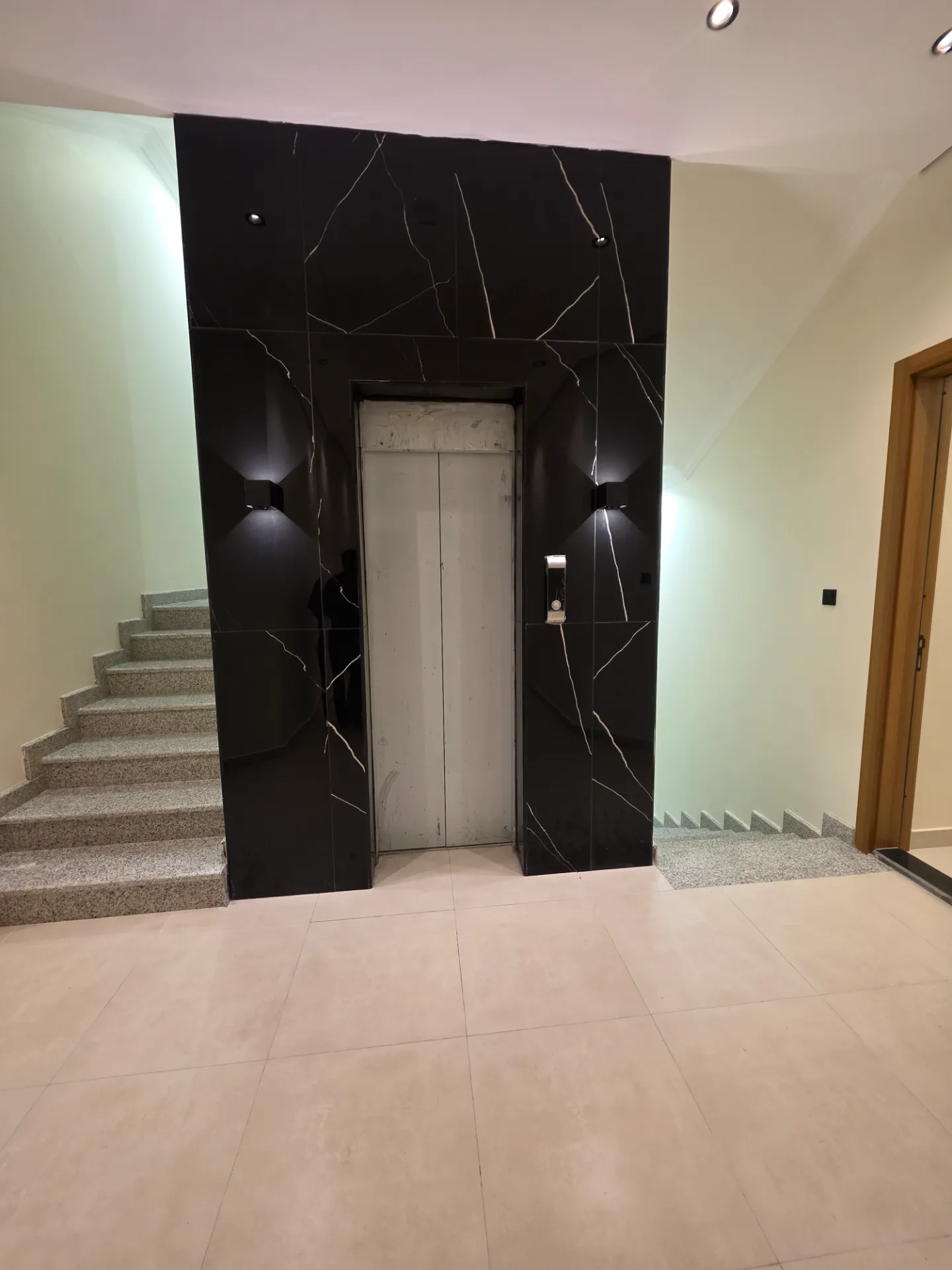 🏡 2-Bedroom Apartment | Family Building | Elevator Available | 3 Split AC Units Installed | First Floor | Al Khobar thumbnail 1