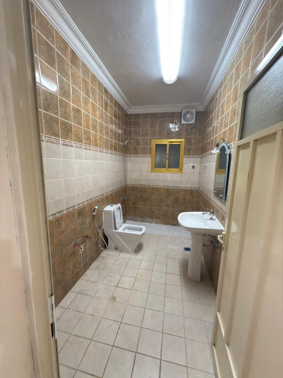 🏡 4-Bedroom Apartment | Family Building | Elevator Not Available | Second Floor | Al Khobar thumbnail 9