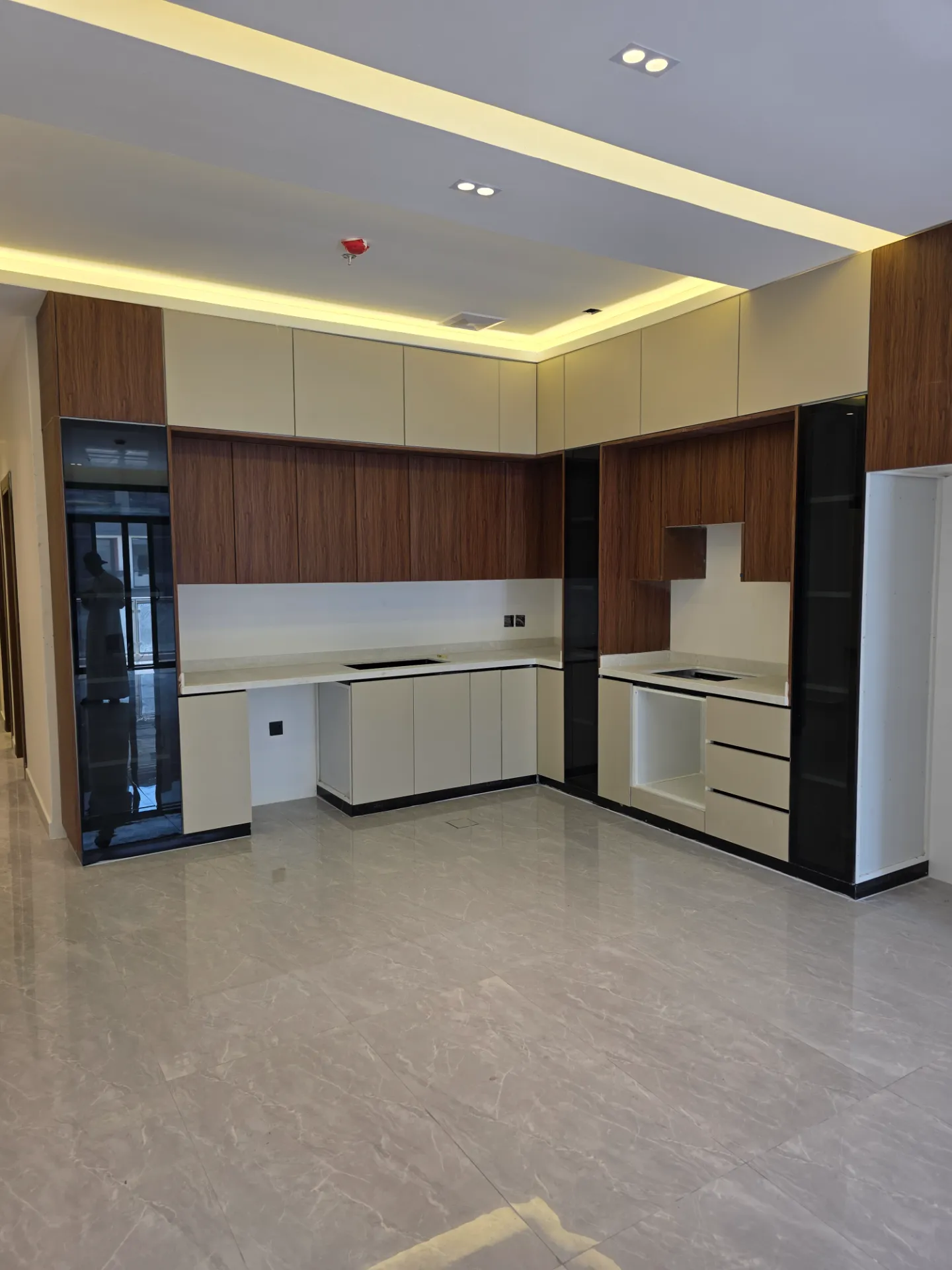 🏡 Spacious 3-Bedroom Apartment | Drawing Room | American Kitchen | Sea View | Full AC | 2 Elevators | Third Floor | Al Khobar thumbnail 11