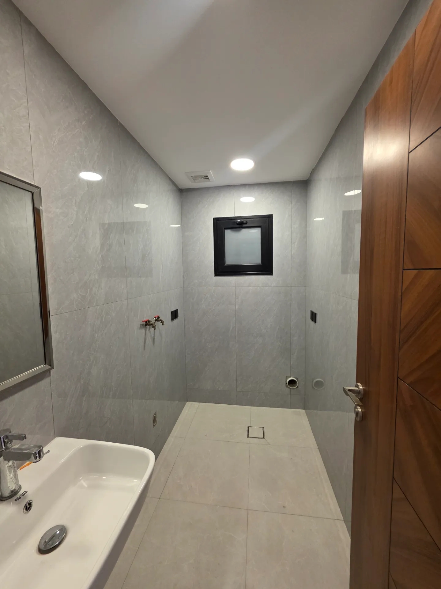 🏡 Spacious 3-Bedroom Apartment | Drawing Room | American Kitchen | Sea View | Full AC | 2 Elevators | Third Floor | Al Khobar thumbnail 15