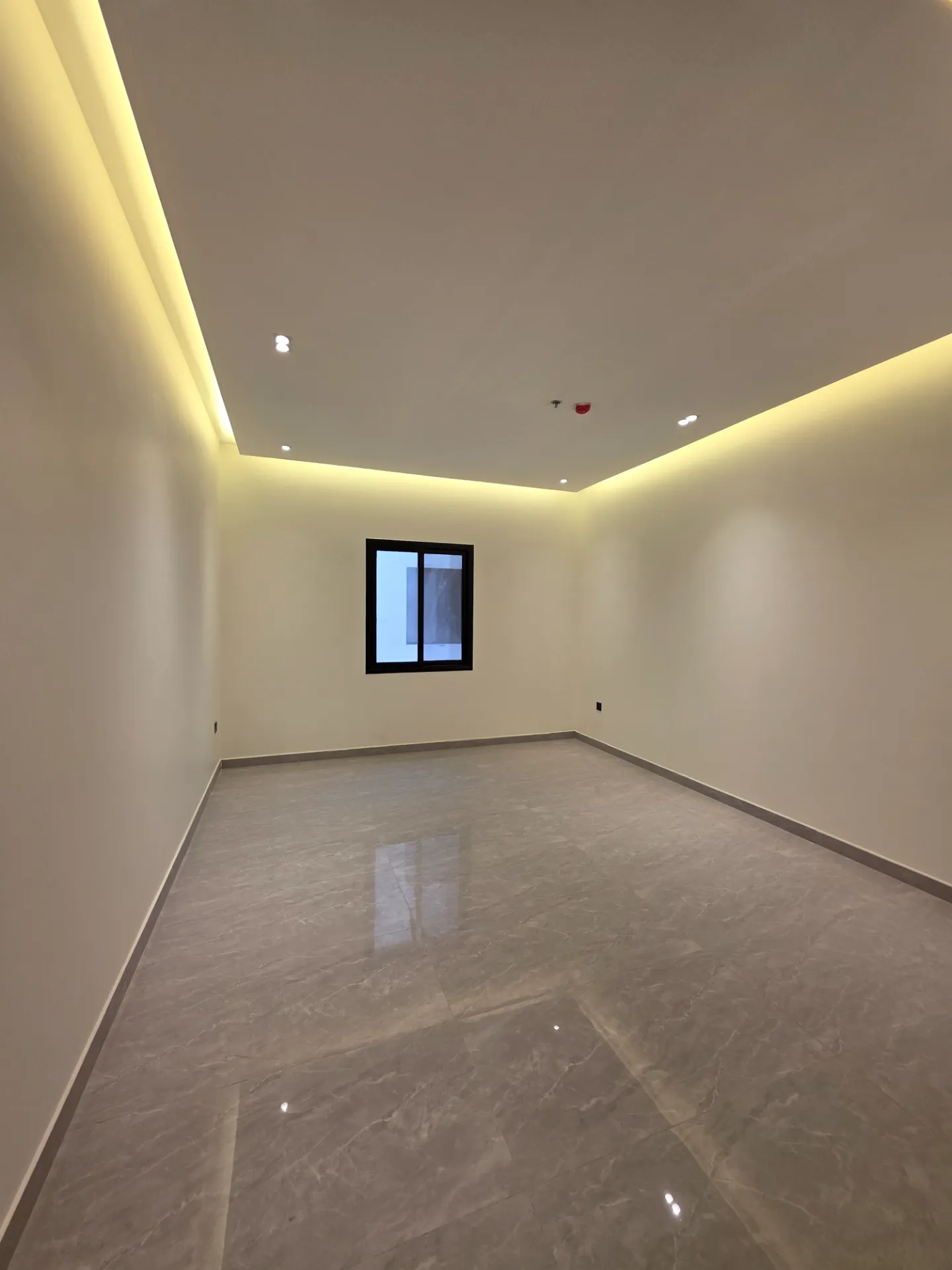 🏡 Spacious 3-Bedroom Apartment | Drawing Room | American Kitchen | Sea View | Full AC | 2 Elevators | Third Floor | Al Khobar thumbnail 6