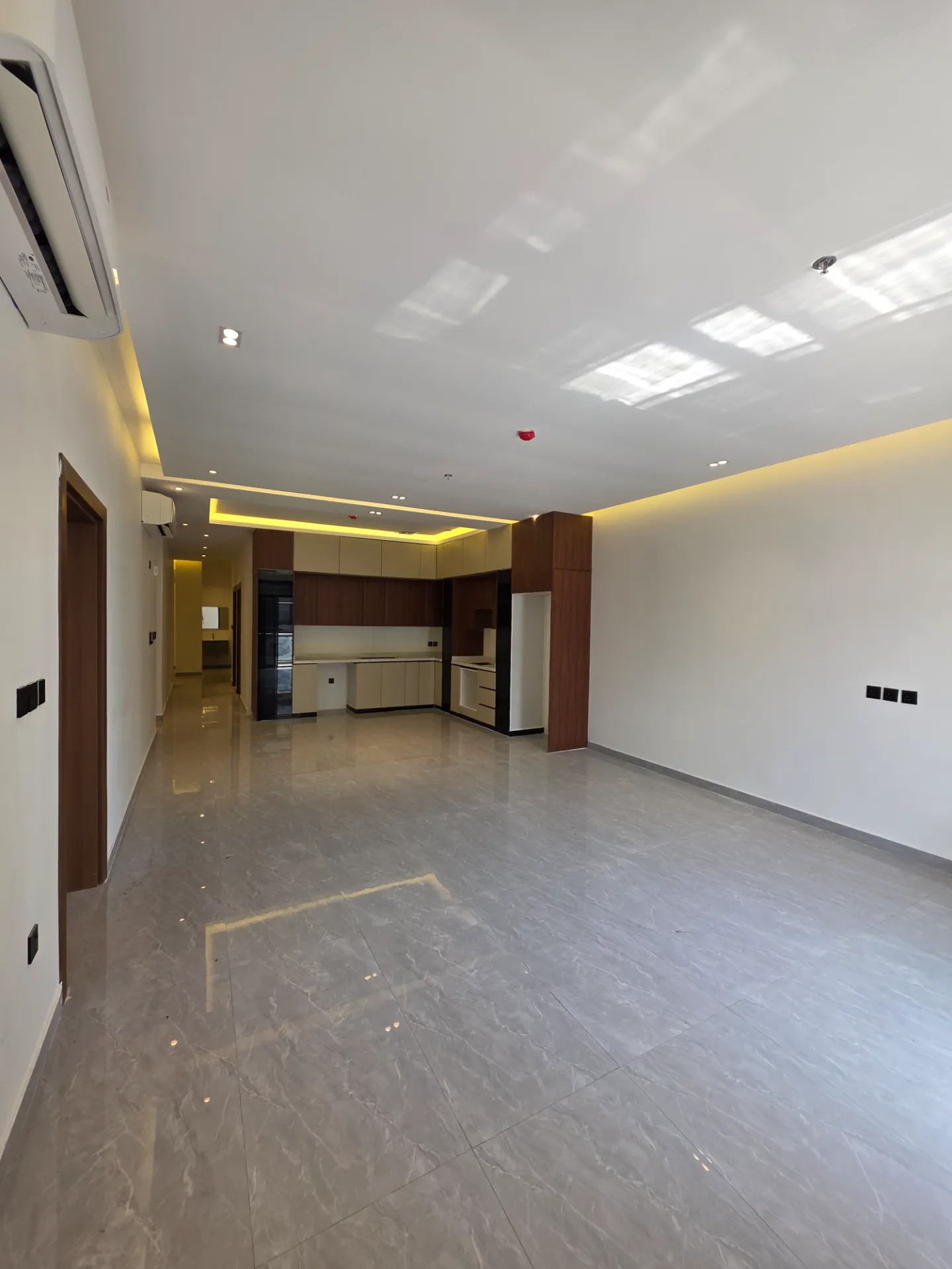 🏡 Spacious 3-Bedroom Apartment | Drawing Room | American Kitchen | Sea View | Full AC | 2 Elevators | Third Floor | Al Khobar thumbnail 10