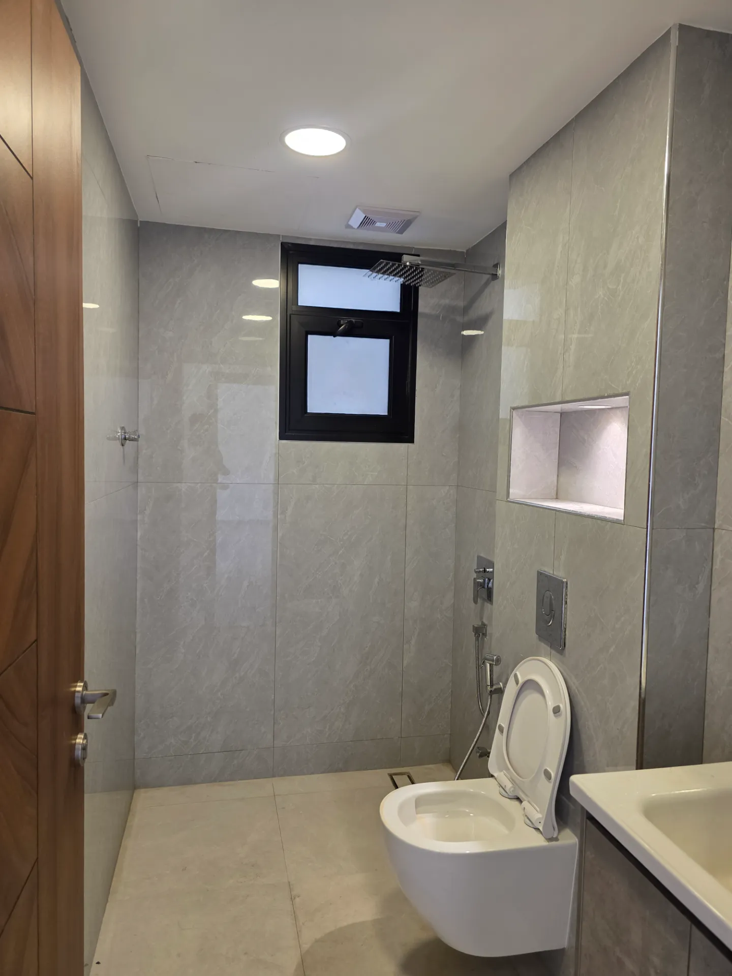 🏡 Spacious 3-Bedroom Apartment | Drawing Room | American Kitchen | Sea View | Full AC | 2 Elevators | Third Floor | Al Khobar thumbnail 19