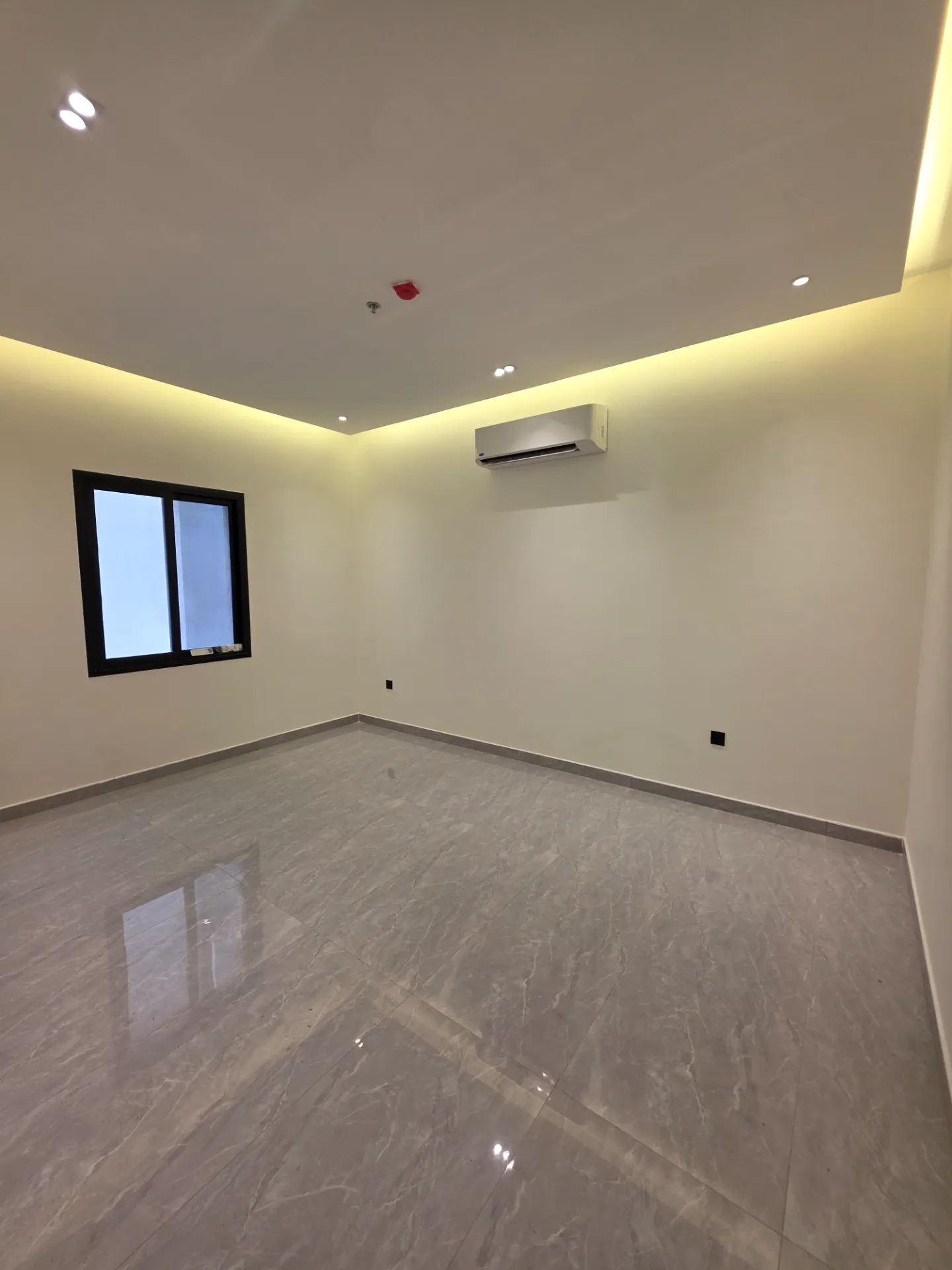 🏡 Spacious 3-Bedroom Apartment | Drawing Room | American Kitchen | Sea View | Full AC | 2 Elevators | Third Floor | Al Khobar thumbnail 12