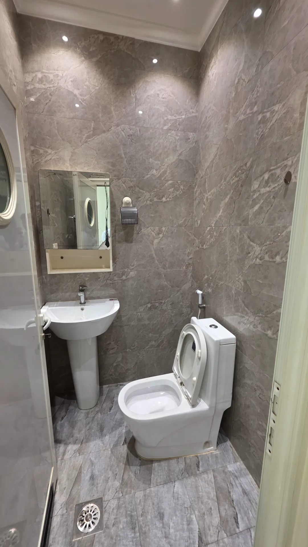 🏡 2-Bedroom Family Apartment | Split AC | Elevator | First Floor | Parking | Al Khobar thumbnail 10