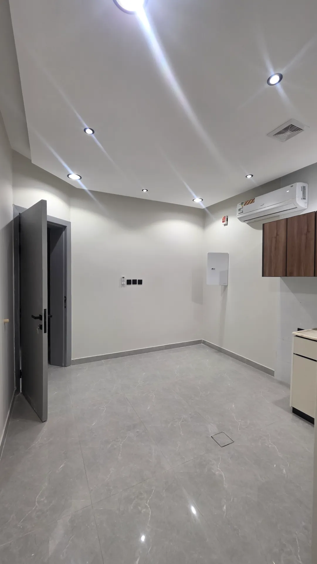 🏡 Brand-New 1-Bedroom Apartment | American Kitchen | 2 Split AC | Fourth Floor | Al Khobar thumbnail 4