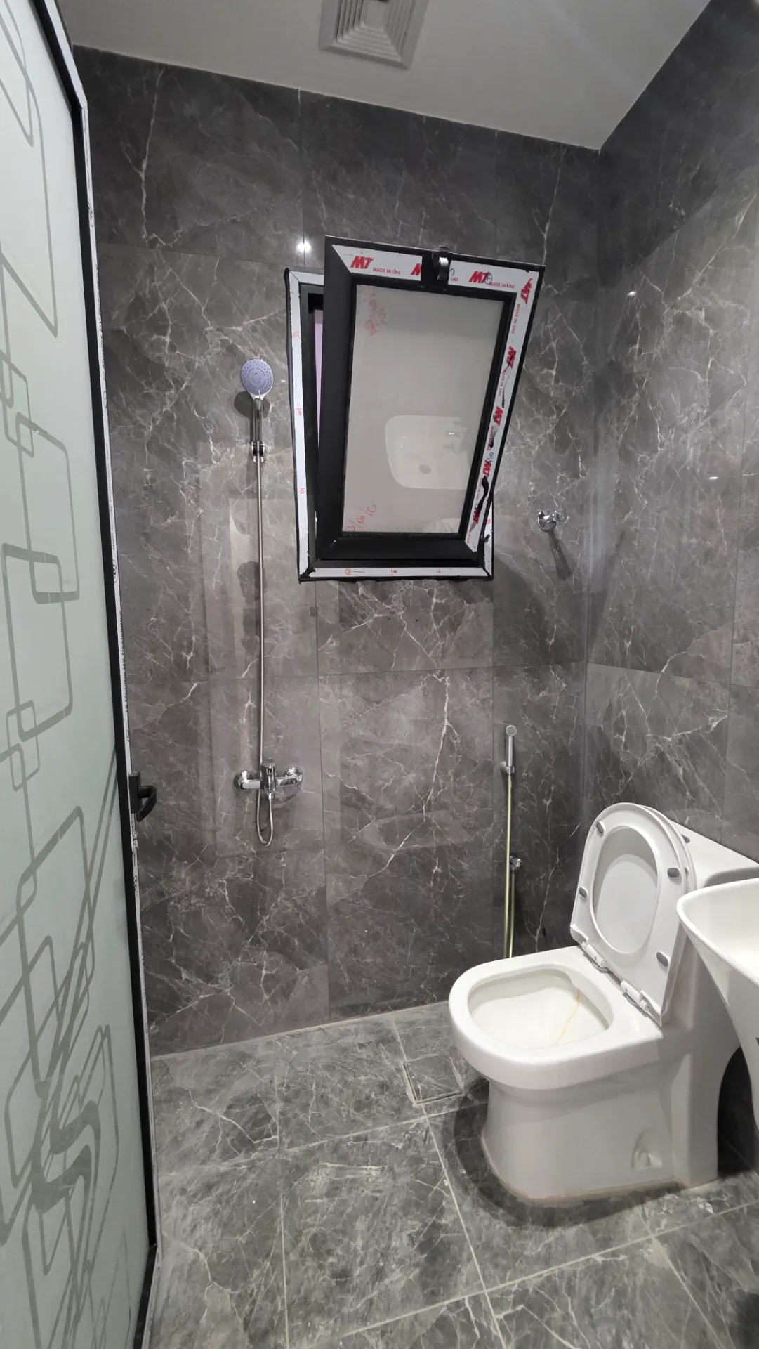 🏡 Brand-New 2-Bedroom Apartment | Family Building | Elevator | 3 Split AC | Second Floor | Al Khobar thumbnail 9