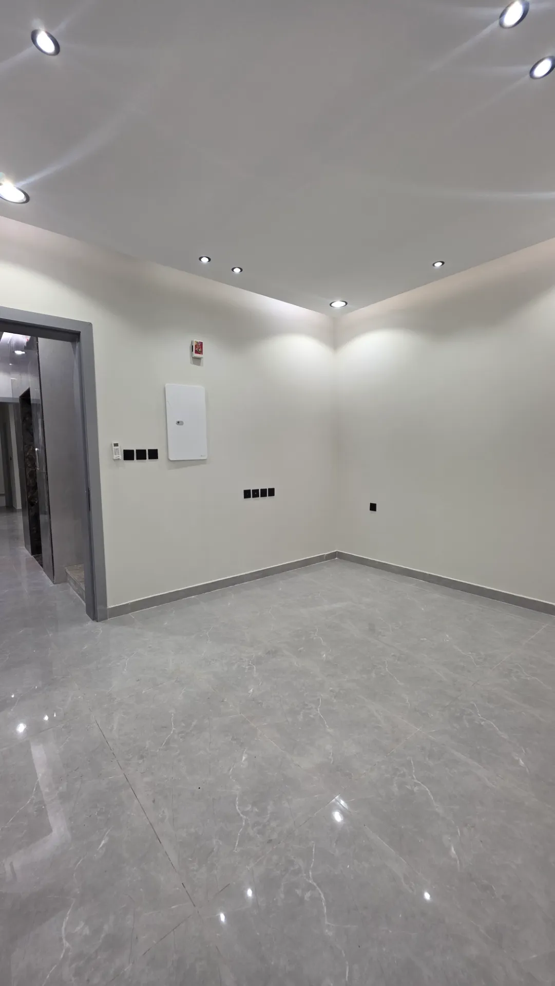 🏡 Brand-New 2-Bedroom Apartment | Family Building | Elevator | 3 Split AC | Second Floor | Al Khobar  thumbnail 3
