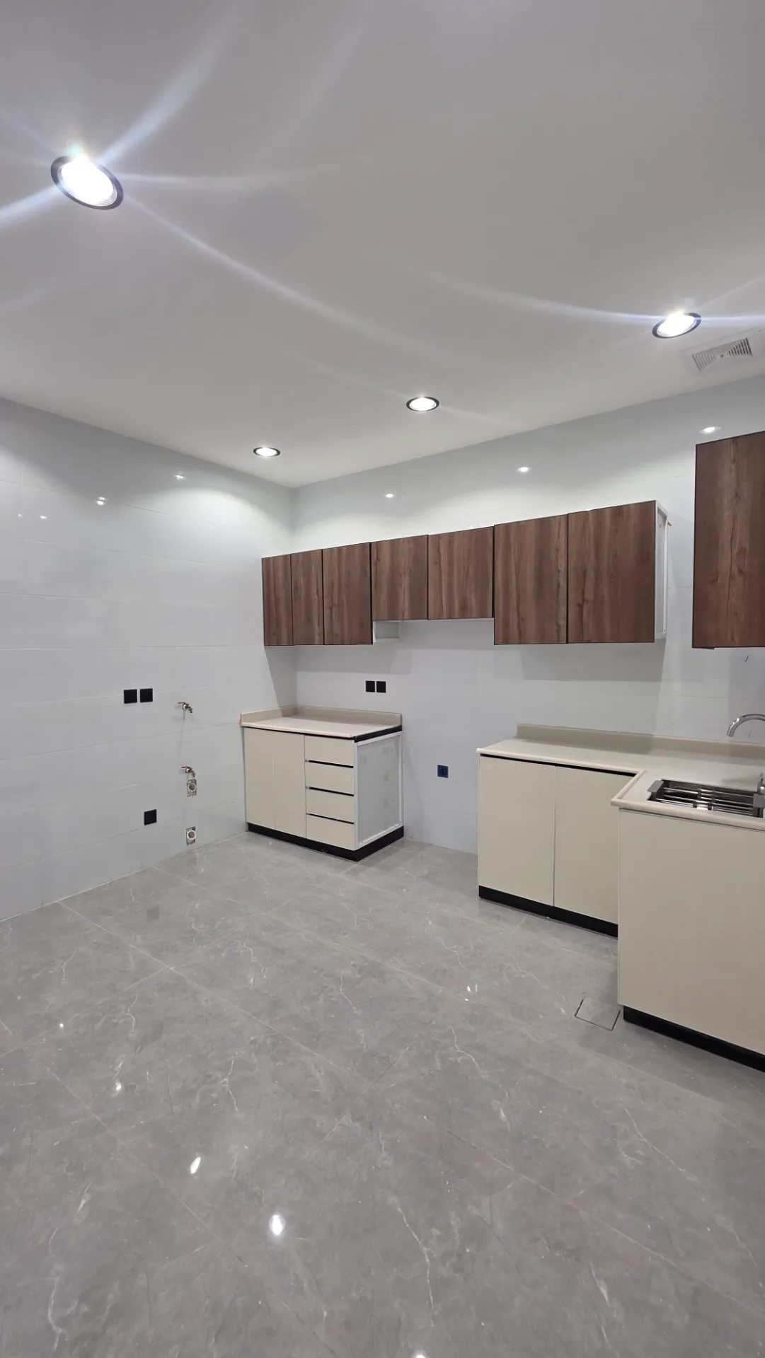 🏡 Brand-New 2-Bedroom Apartment | Family Building | Elevator | 3 Split AC | First Floor | Al Khobar thumbnail 6