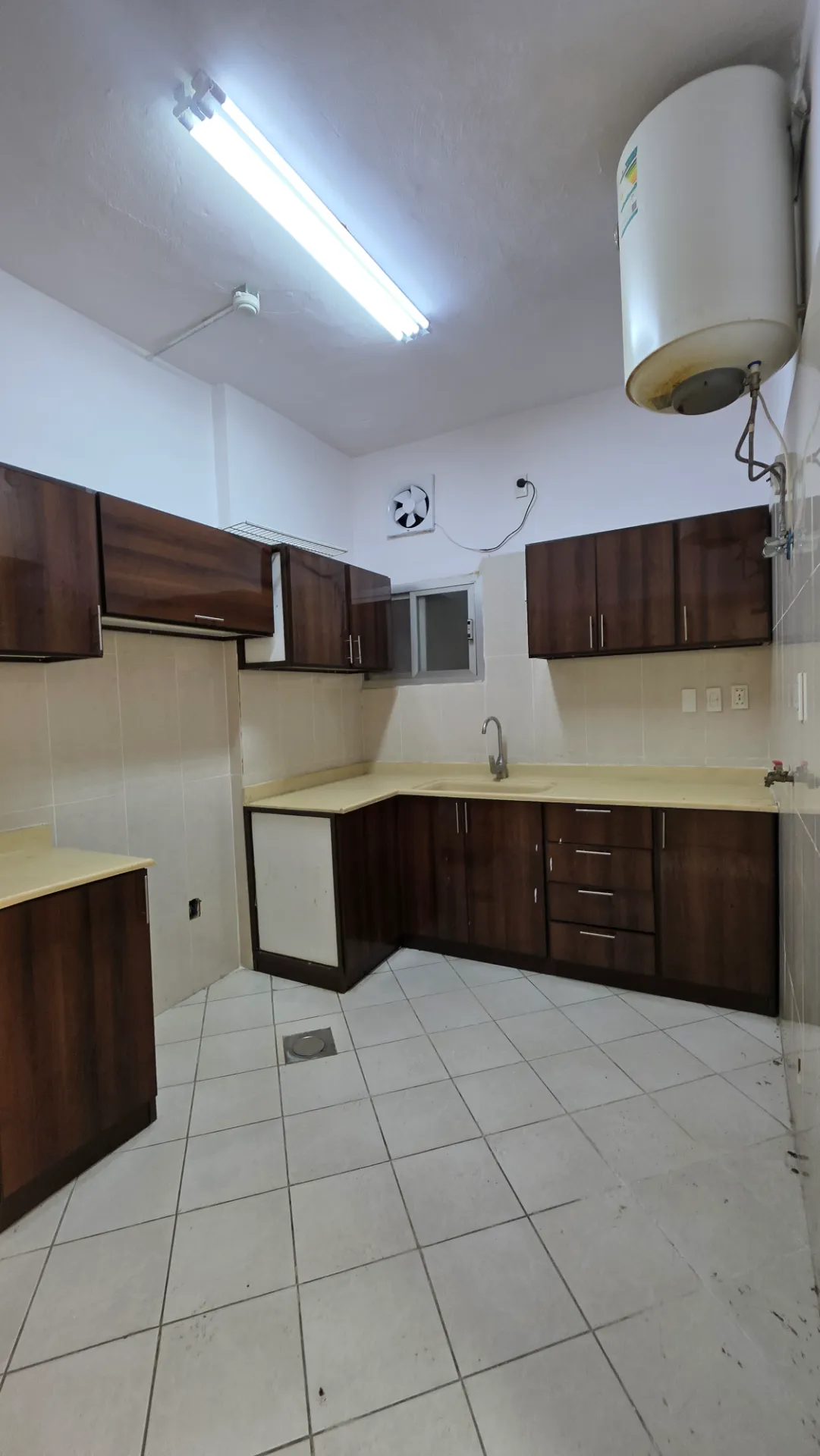 🏡 Spacious 2-Bedroom Apartment | Near Jarir Bookstore | Balcony | Central AC | Third Floor | Al Shamaliyah – Al Khobar thumbnail 7