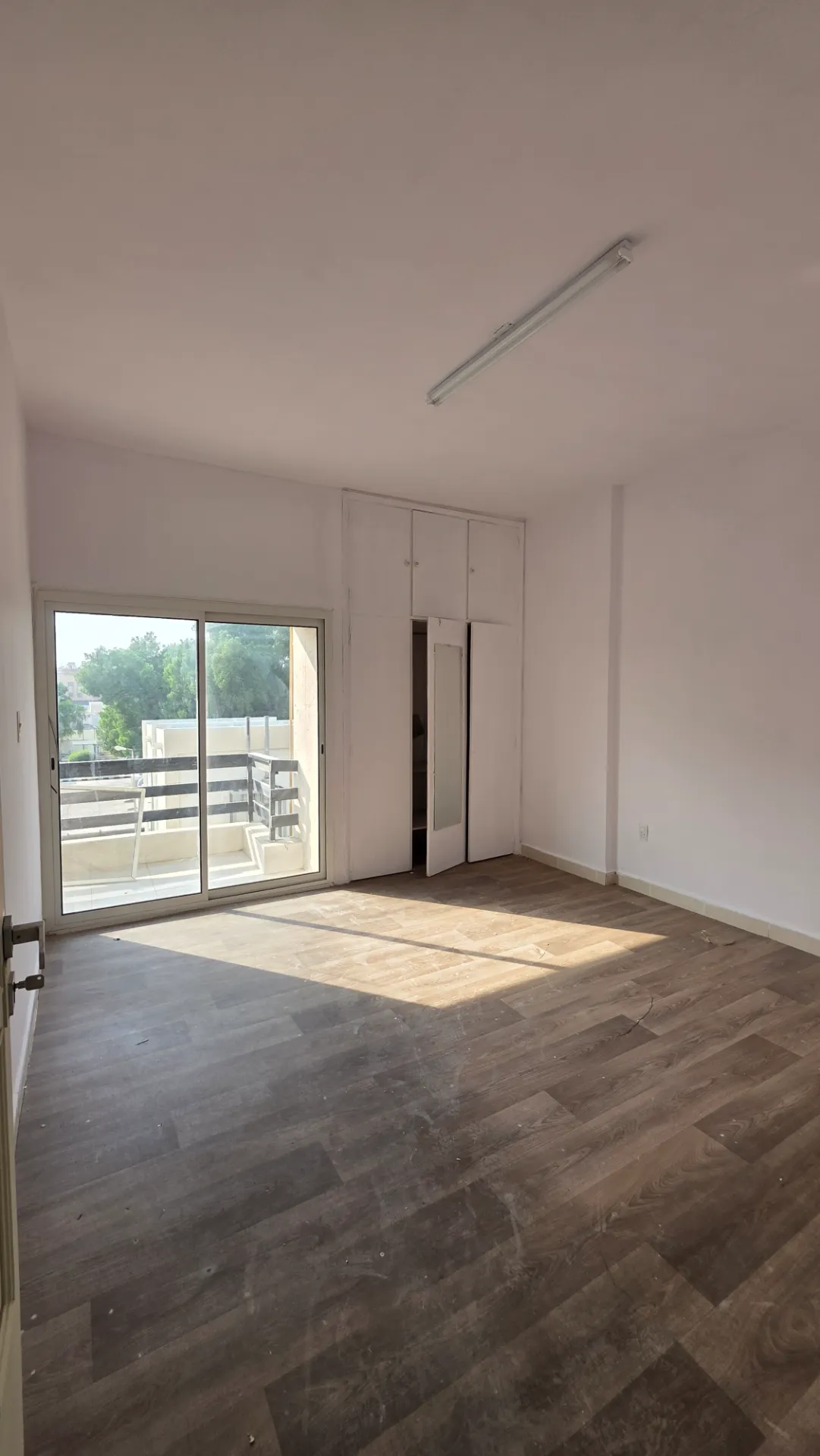 🏡 Spacious 2-Bedroom Apartment | Near Jarir Bookstore | Balcony | Central AC | Third Floor | Al Shamaliyah – Al Khobar thumbnail 3