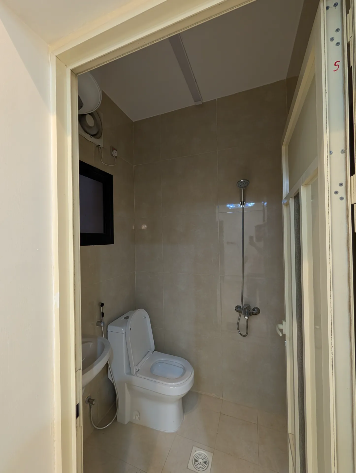 🏡 Spacious 2-Bedroom Apartment | First Floor | External | Split AC | Elevator Available | Al Thuqbah – Al Khobar thumbnail 9